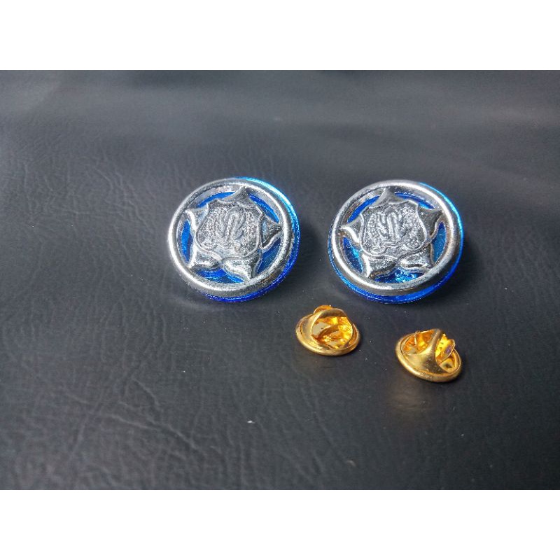 pin monogram satpam akrilik biru ,magnet dan paku