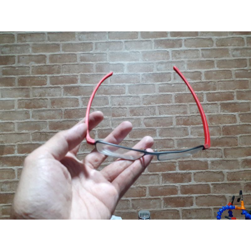 Service Kacamata Titanium