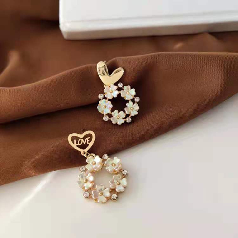 Anting Tusuk Asimetris Desain Hati Hias Mutiara + Berlian Imitasi Untuk Wanita