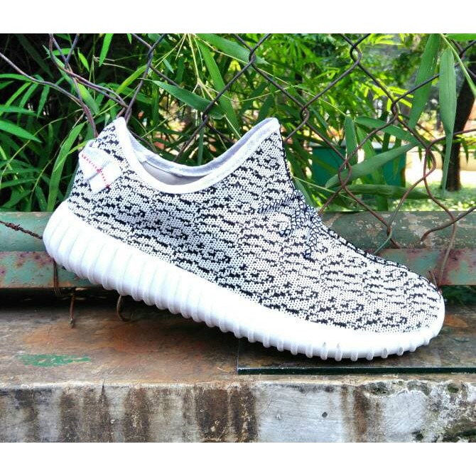 Sepatu Adidas Sneakers Adidas Yeezy Man Grade Ori