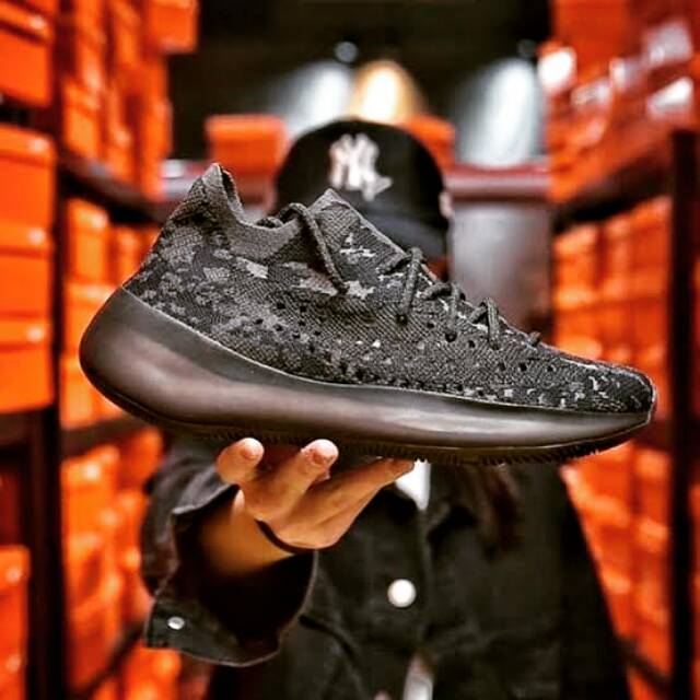 yeezy alien black