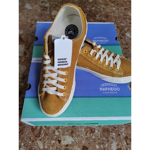 Sepatu Rafheoo x bhisma analogous