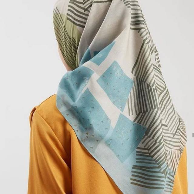 Preloved Kamiidea Scarf Malaga Series