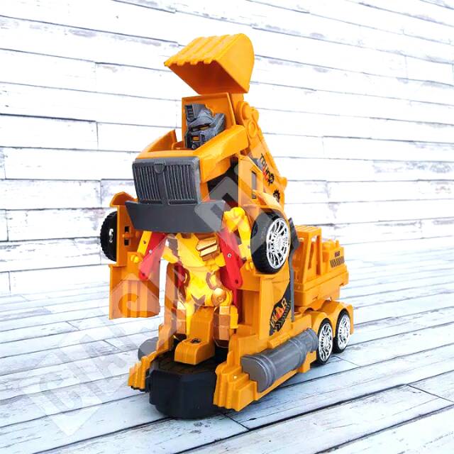 MOBIL KERUK JADI ROBOT TRANSFORMER TRUK BEKO