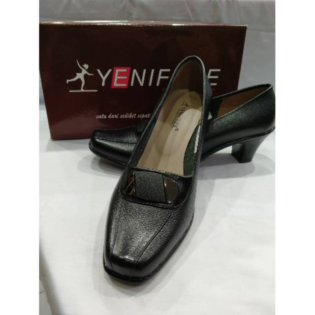 Sepatu Fantovel Wanita Yenifree