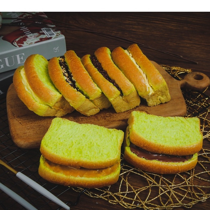 

Premium Roti Sisir Pandan - jajanan kekinian - oleh-oleh semarang