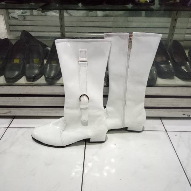 Sepatu mayoret putih kombinasi