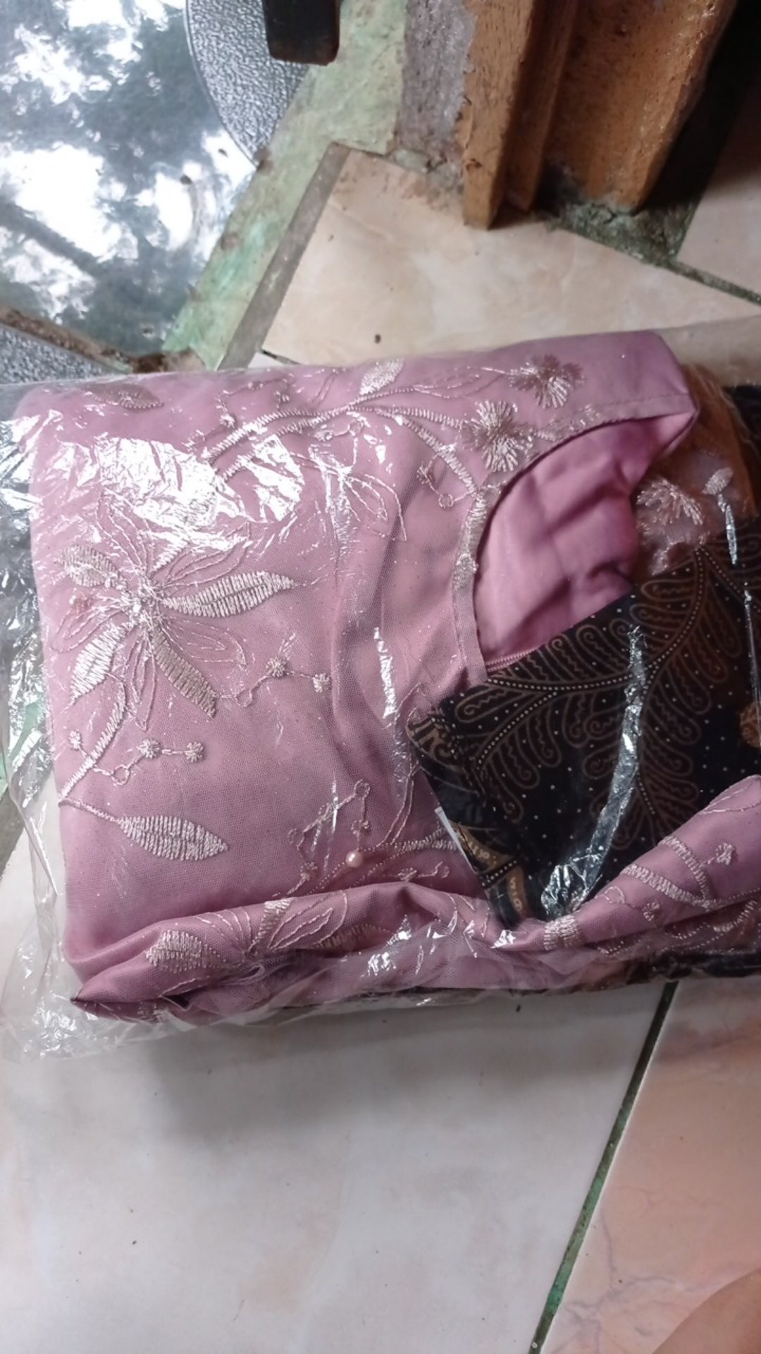 Batik Couple Kebaya Tunangan Set Annisa Lamaran Wisuda Nikahan Wanita Terbaru Modern