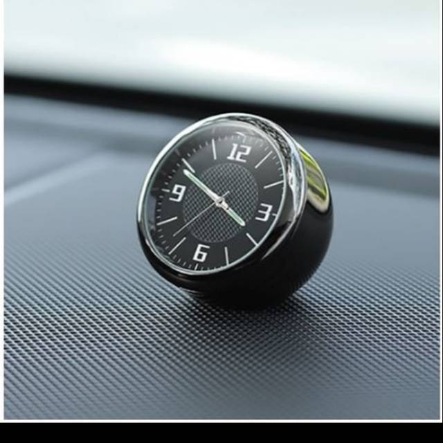 Jam analog interior mobil