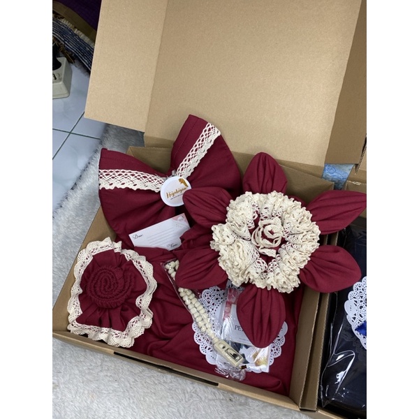 

Hampers Mukena, hampers lebaran, hampers pernikahan, hampers graduation