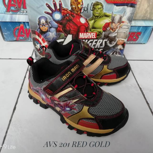 Sepatu anak Marvel