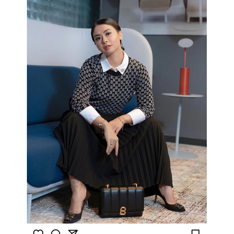 Booked An. Rara Benang Jarum Sweetshirt Black Size L