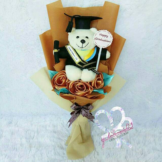 Buket bunga satin boneka wisuda tema gold