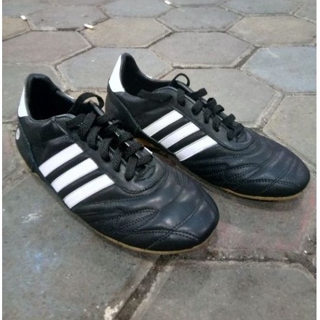 Sepatu Futsal Kulit