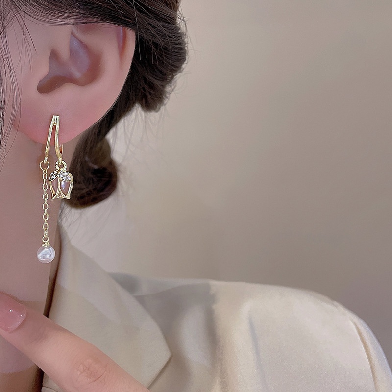 Anting Rumbai Desain Tulip Aksen Mutiara Untuk Wanita