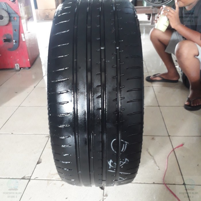 BAN ACCELERA PHI 235/40 R19