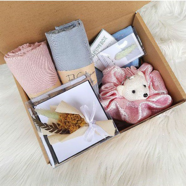 hampers 2 hijab gift box segi empat+pashmina