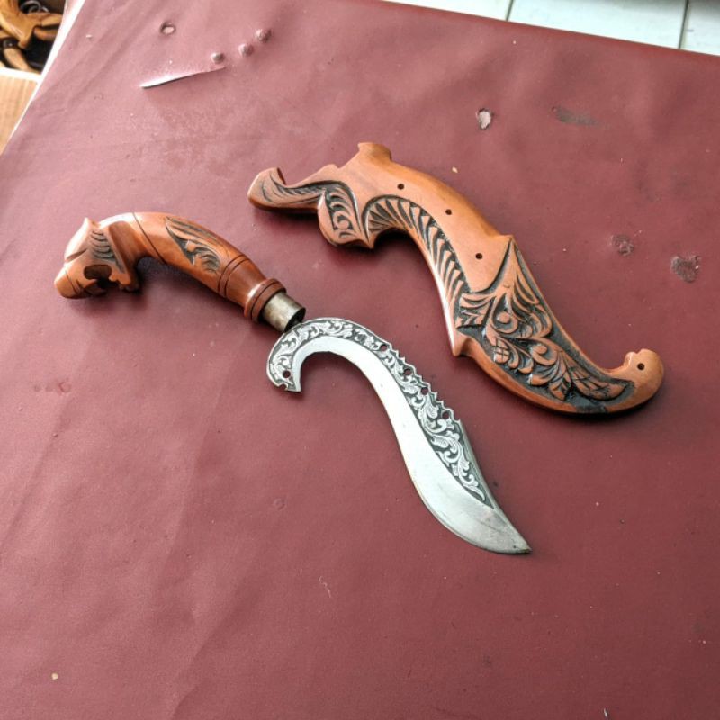 Kujang Mala Ukir Batik etching manual, Hobi & Koleksi Bisa COD