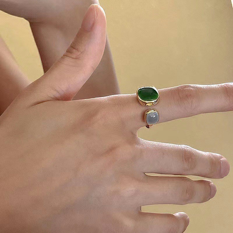 COD❤️Cincin Wanita Pria Korea Desain Niche Gaya Dingin Wanita High-end Cahaya Mewah Pembukaan Cincin Zamrud yang Dapat Disesuaikan-A.one