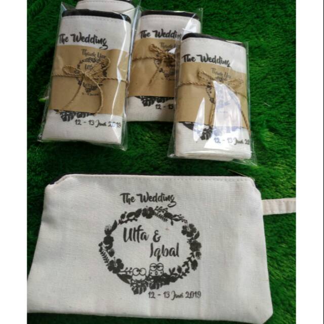 

Souvenir pouch blacu ukuran 18*10 cm sablon 1 sisi 1 warna dg packing cantik