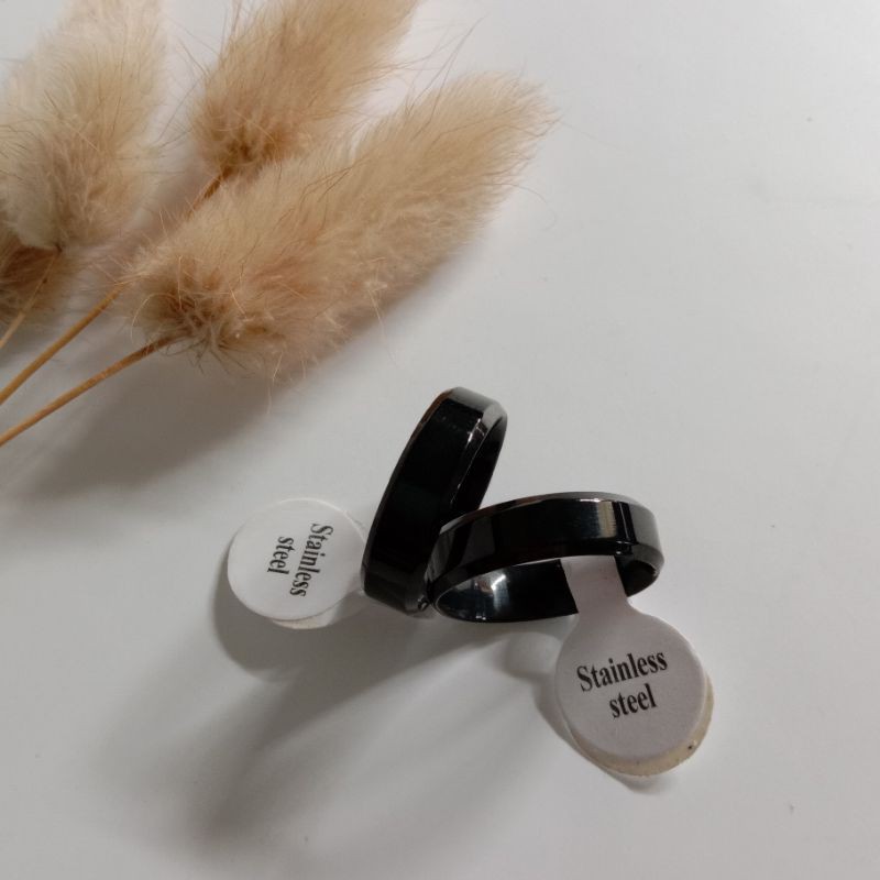 Cincin couple titanium warna hitam polos