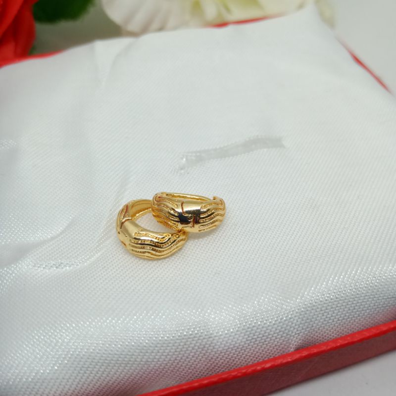 anting wanita dewasa motif tringgiling, anting titanium asli anti luntur anti karat,anting perhiasan fashion wanita import,perhiasan mirip mas asli, perhiasan berlapis emas 24 k