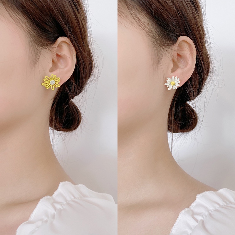 Daisy Flower Earrings Asymmetrical Korean Jewelry Cute Flower Small Stud Earrings For Women Fashion Sweet Earring