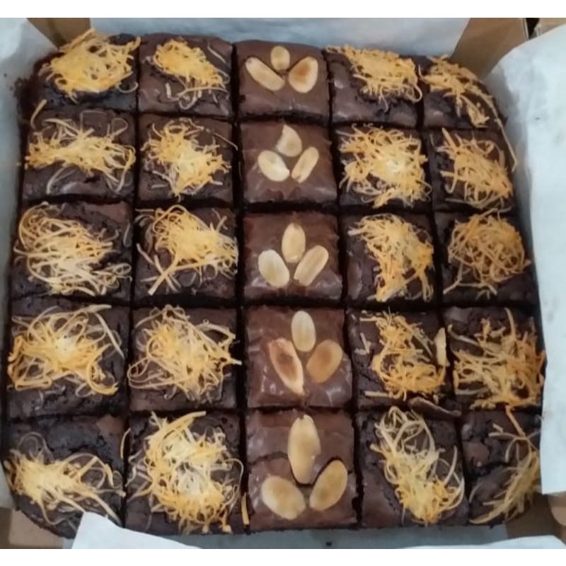 

Brownies Dark Coklat 21 x 21cm