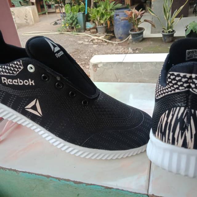 Sepatu Rebook
