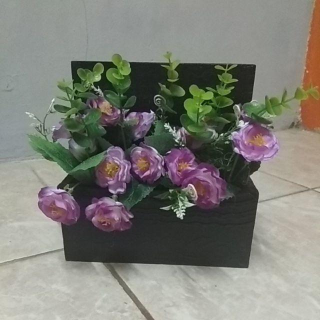 Set Bunga Plastik Palsu Artificial Dengan Pot Kayu Kotak Putih Dinding