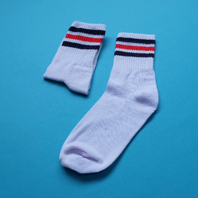 Kaos Kaki Stripe Motif Garis OS 2