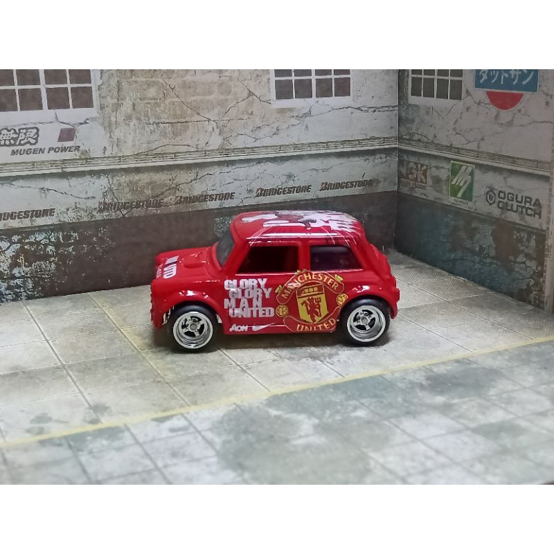 Hot Wheels Morris Mini custom Manchester United