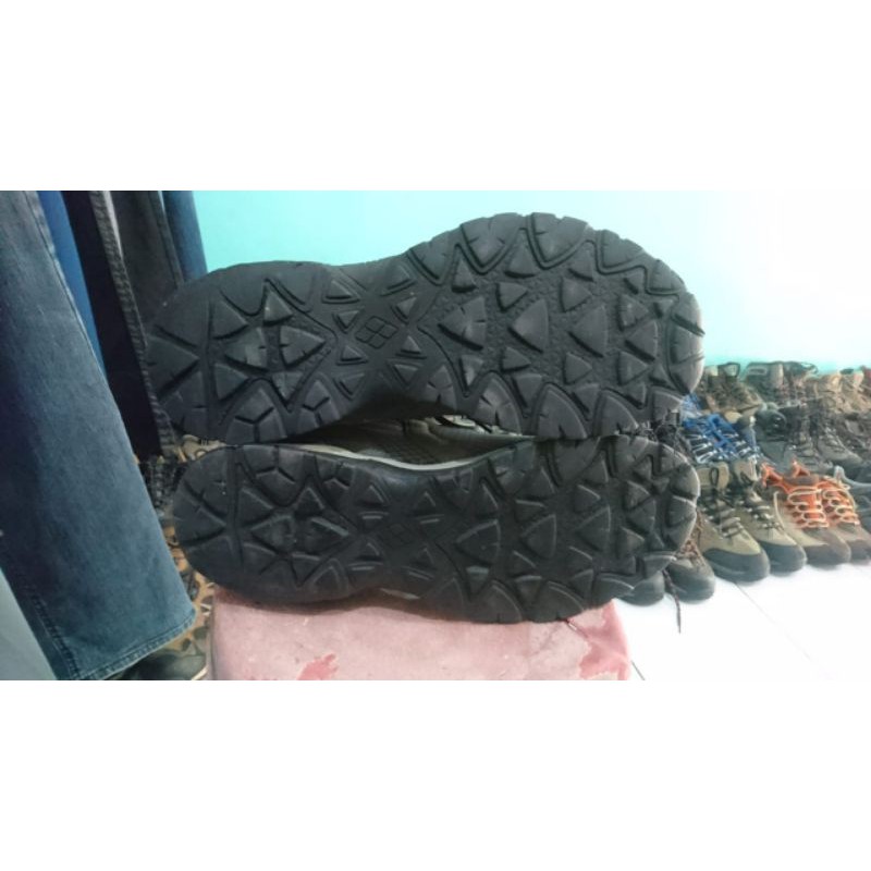 Sepatu Mont bell