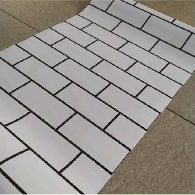 Wallpaper Dinding Ruang Tamu Motif Bata Putih Lis Hitam