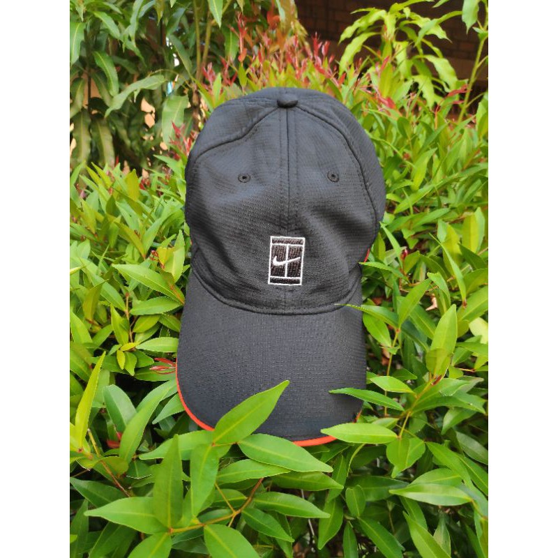 Topi Nike Court