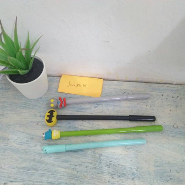 

Bulpen Gel Pulpen Karakter Anak Murah Best Seller Cantik Sekolah Kuliah Hitam Surabaya Kado Lucu