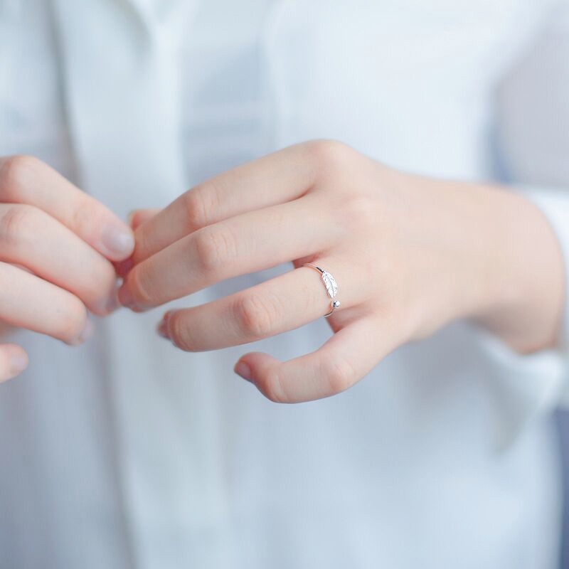 Cincin Model Terbuka Desain Daun Warna silver glossy Gaya Simple Kreatif Untuk Wanita