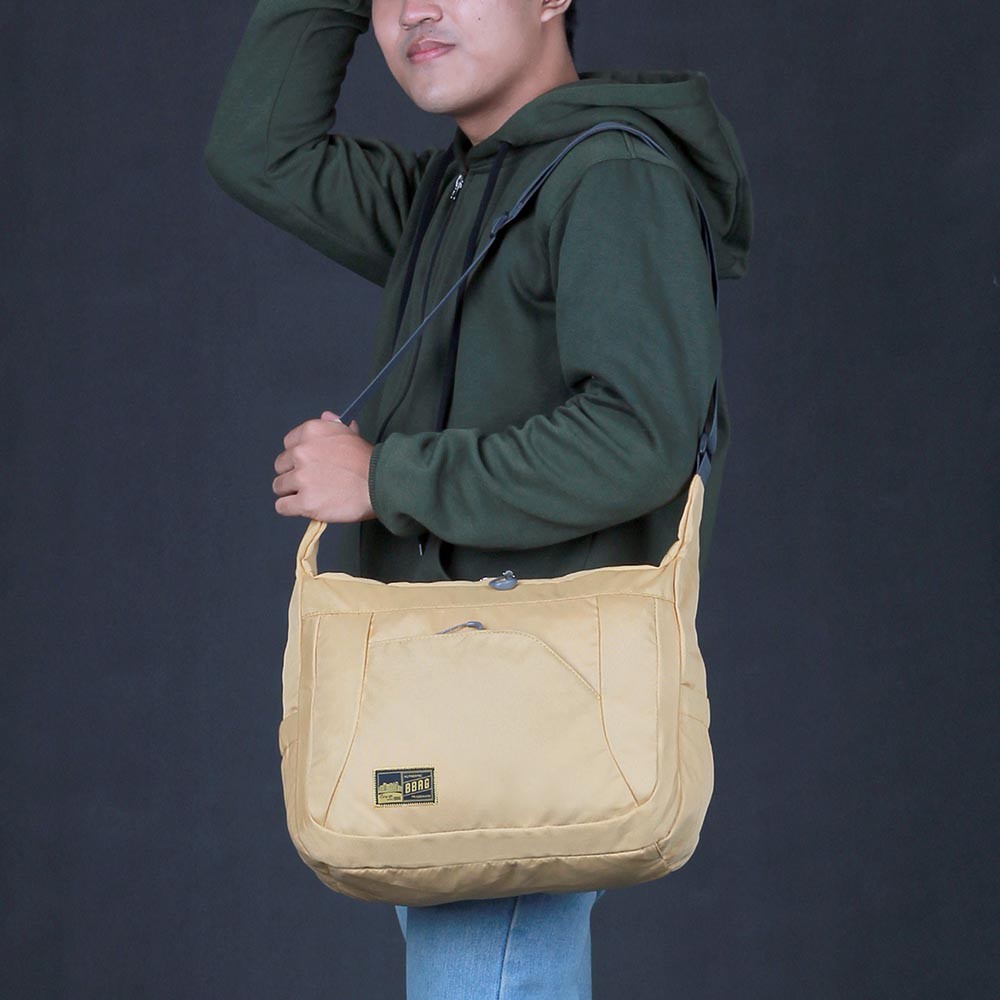 Tas Selempang Sling Bag Besar Messeger Bag Cream Tas Sekolah Kuliah Kerja Pria Wanita Premium