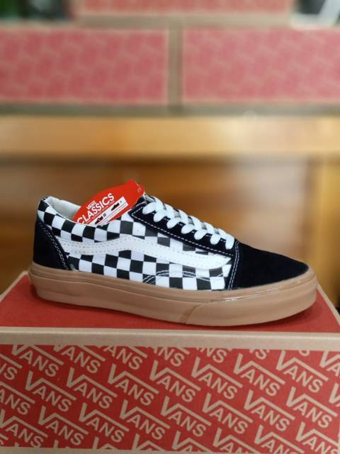 VANS OLDSKOOL CHECKERBOARD BLACK AND WITH SOL GUM PREMIUM