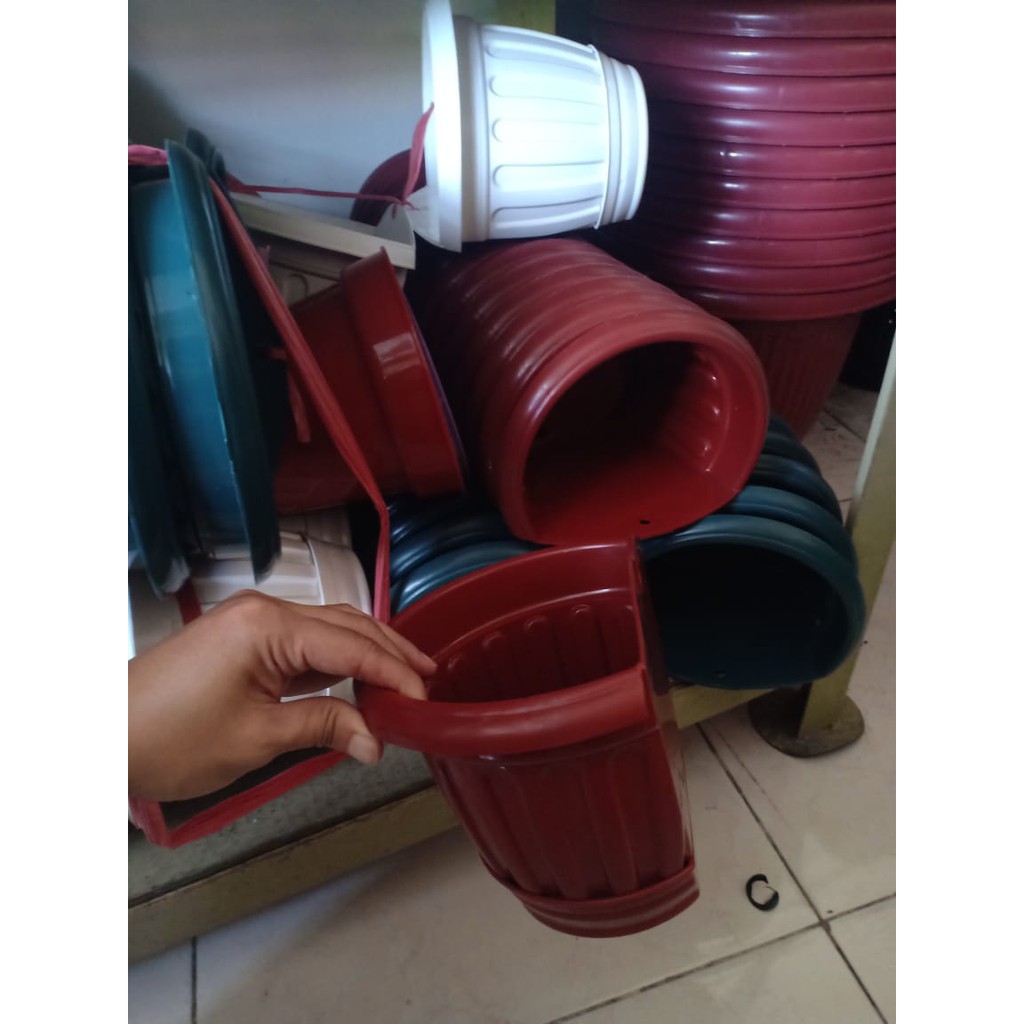 Pot Plastik Dinding