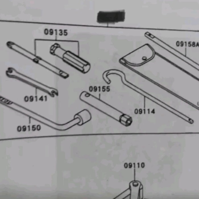 Murah  Tool Kit Set Kunci Gagang Ban Serep Toyota Rush Terios Original