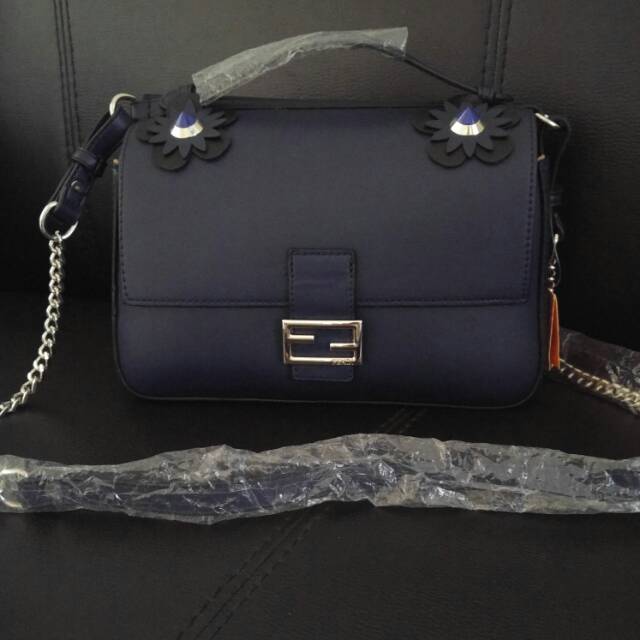 Tas Wanita. Fendi Double Baguette