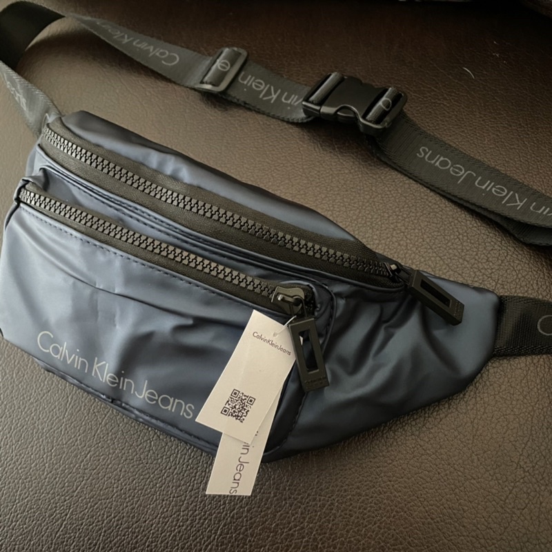 WAISTBAG CALV1N KLE*N CWATERPROOF SATIN / TAS PINGGANG CALV1N KLE*N / TAS CALV1N KLE*N