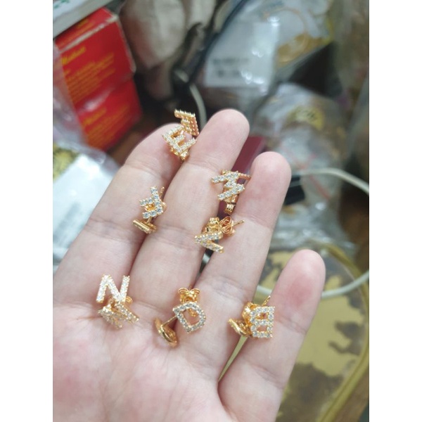 giwang anting tusuk huruf inisial permata putih L I T C H emas asli 700 70%