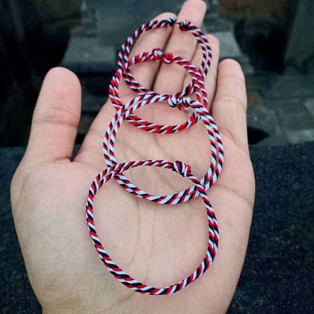 Gelang Tridatu Split Dominant Colour / Gelang Tridatu Murah / Gelang Khas Bali / Oleh Oleh Khas Bali / Gelang Tridatu Tipis /  Gelang Tridatu Cowok  /  Gelang Tridatu Cewek / Craftdewata