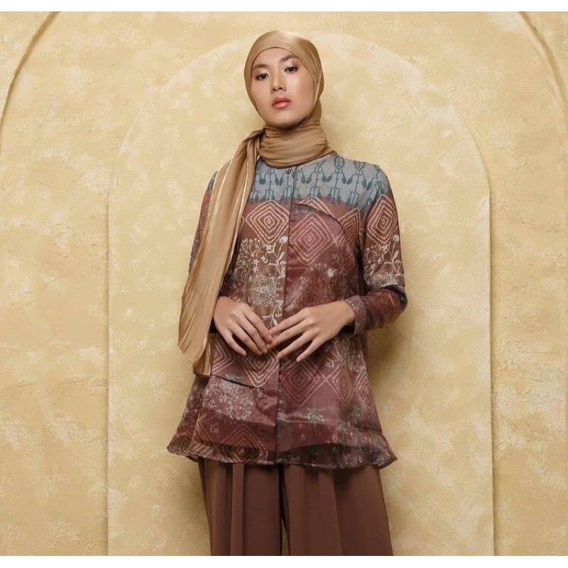 New Lhasa Top Marsalla Size S ( lingkar dada 94 ) by Ria Miranda