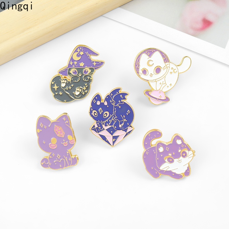 Bros Pin Enamel Desain Kartun Kucing Sihir Bulan Bintang Kristal Untuk Kerah Kemeja Topi Tas