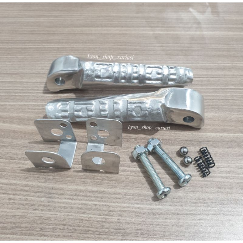 Footstep Injakan Kaki Belakang Yamaha Vixion Mio Chrome Set kiri kanan silver warna