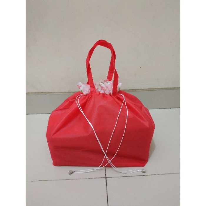 

NEW TAS KAIN / SPONBONd / GOODIE BAG BESEK / KOTAK NASI SERUT 18 x 18