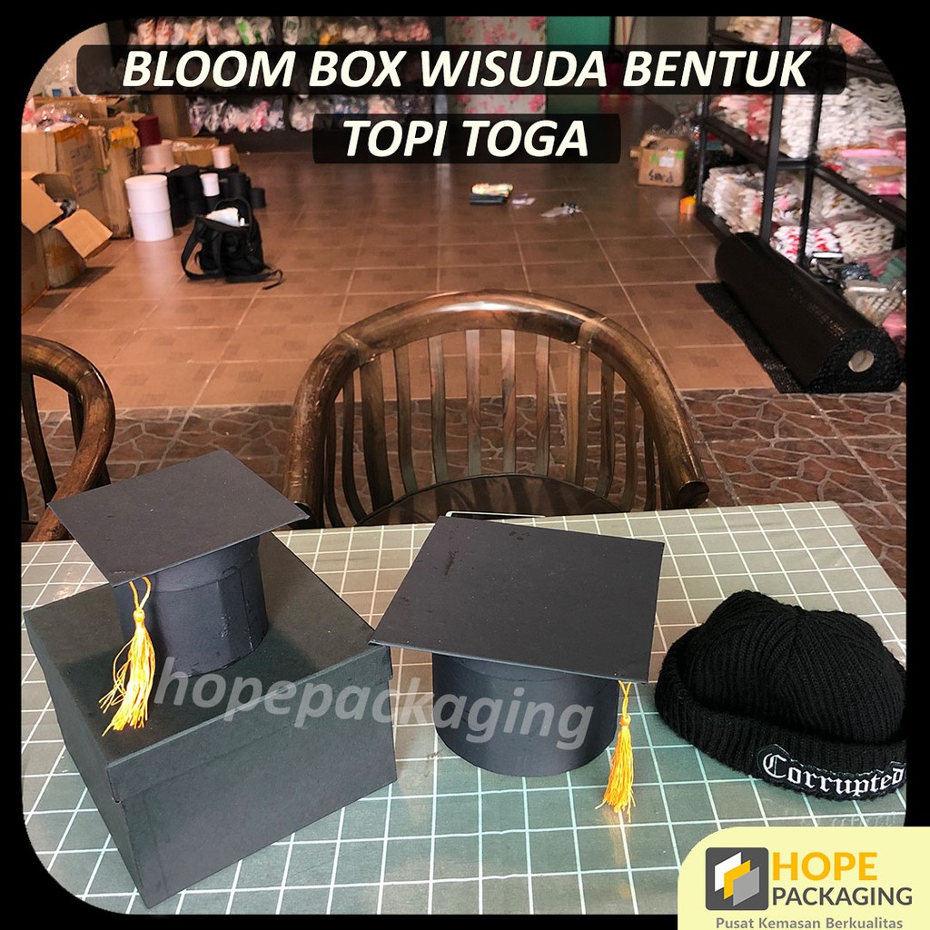 Bloom Box Topi Wisuda Round Box / Box Bunga / Box Bulat  / Graduation Kotak Bunga Bulat Toga Untuk Kelulusan